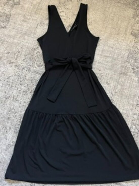 Banana Republic Dresses & Skirts - Banana Republic Black Tie Waist Sash Tiered Midi Dress Petite XS